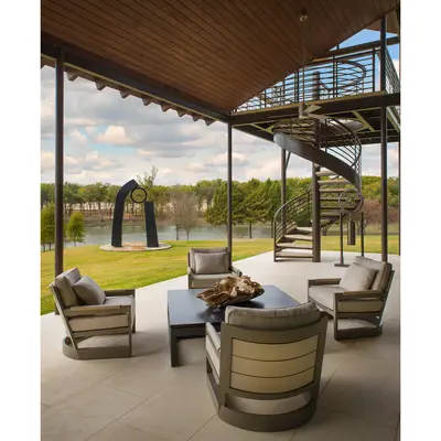 texas-summer-living-on-the-patio image